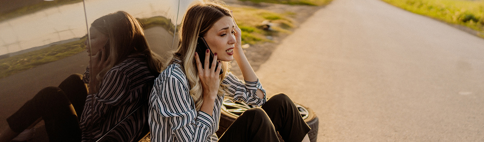 Kobieta zgłaszająca zarysowanie auta w leasingu