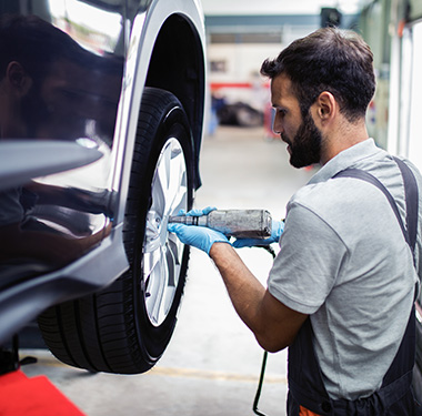 Dlaczego warto oddać serwis firmie leasingowej? Wymiana opon w leasingu z serwisem